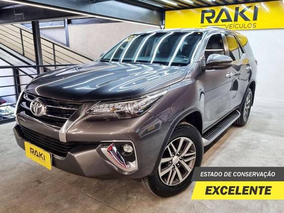 TOYOTA HILUX SW4 2.8 SRX 4X4 16V TURBO INTERCOOLER DIESEL 4P AUTOMÁTICO TOYOTA HILUX SW4 2.8 SRX 4X4 16V TURBO INTERCOOLER DIESEL 4P AUTOMÁTICO